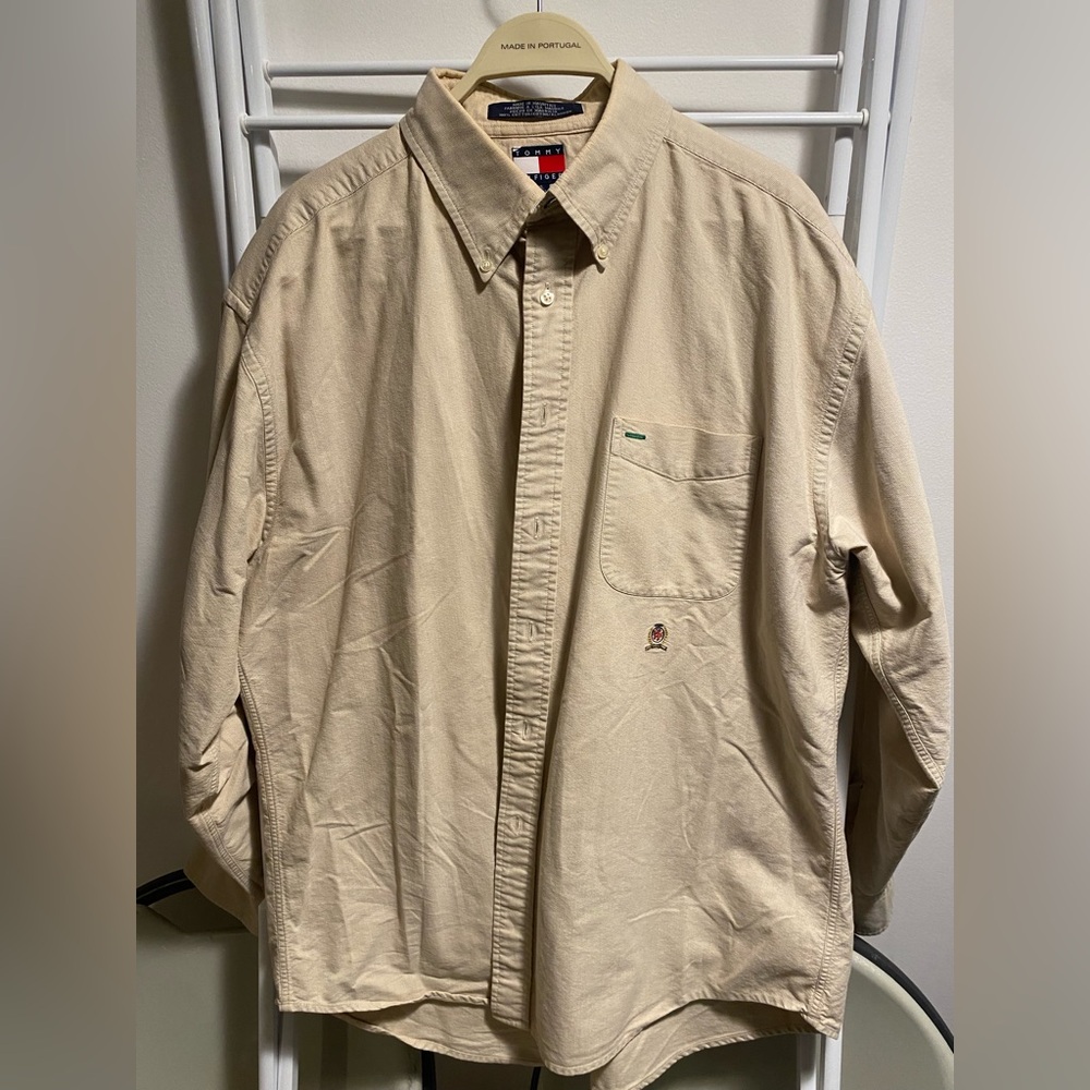 Classic Tommy Hilfiger Men's Casual Button-Down With Crest Logo || Size - XL